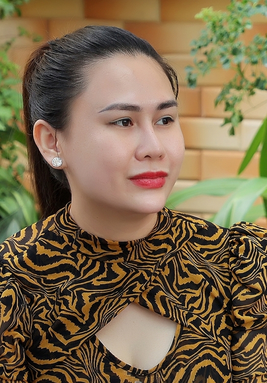 'Hoa hậu thiện nguyện' Lý Kim Ngân thăm và tặng áo cho học sinh Trường tiểu học Hòa Bình - Tây Ninh