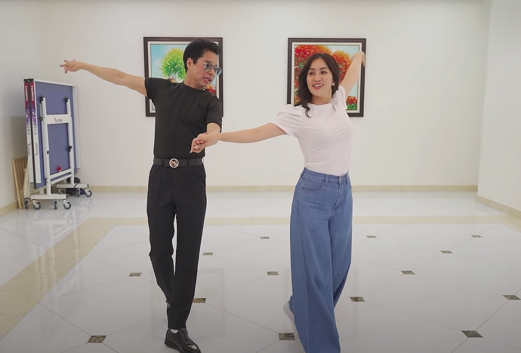 Khánh Thi – Phan Hiển hướng dẫn Ngọc Sơn nhảy dancesport