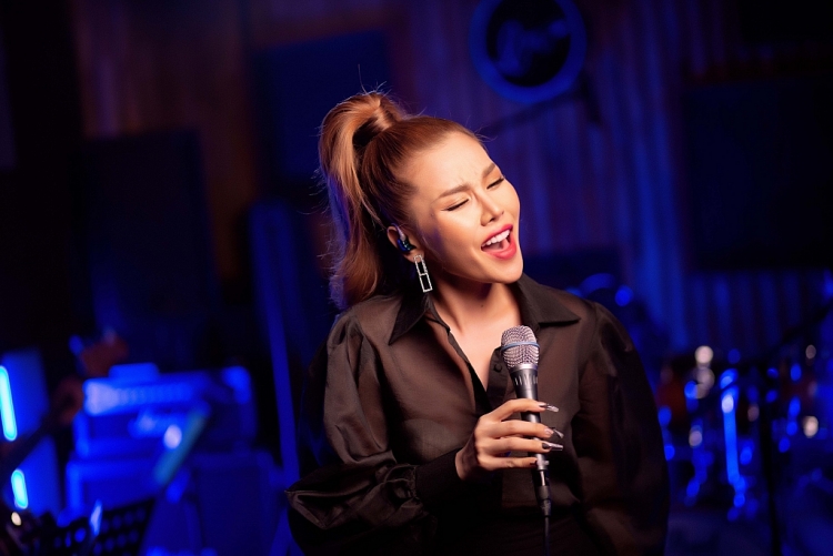 Không chỉ lột xác ngoại hình, Trương Thảo Nhi khiến mọi người 'sởn da gà' khi hát ca khúc mới