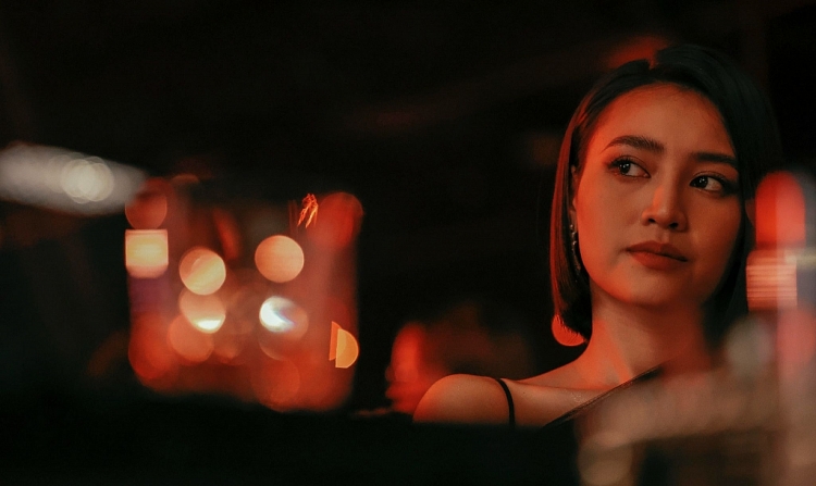 'Cô gái từ quá khứ' gây choáng với teaser poster: Lan Ngọc, Kaity Nguyễn toàn thân đầy vết thương