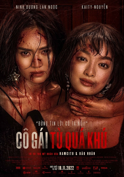 'Cô gái từ quá khứ' gây choáng với teaser poster: Lan Ngọc, Kaity Nguyễn toàn thân đầy vết thương