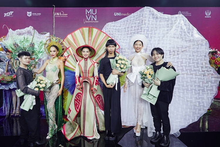 Thanh Khoa gây ấn tượng với trang phục 'Bánh tráng' tại 'Hoa hậu hoàn vũ Việt Nam 2022'