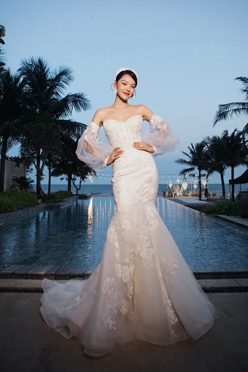Cận cảnh váy cưới hơn 370 triệu đồng của Minh Hằng