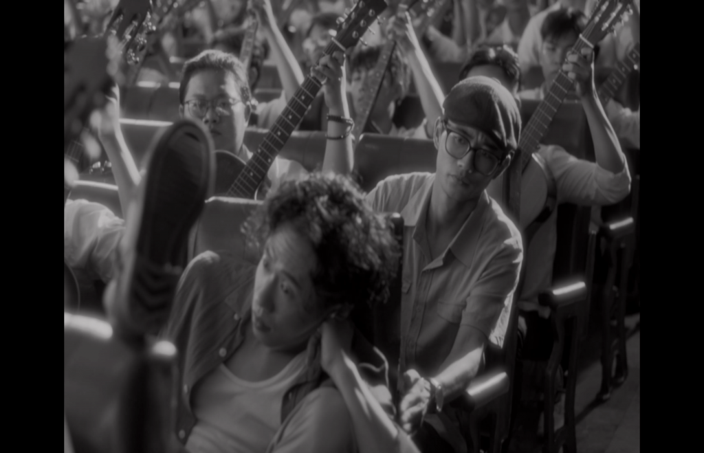 Từ câu chuyện 'khẩu chiến' vì làm ồn không nghe được thoại phim, NSX 'Em và Trịnh' gửi thông điệp tích cực đến khán giả