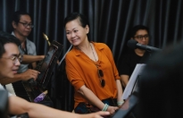 Danh ca Khánh Ly tràn đầy năng lượng trong buổi tập cùng ban nhạc