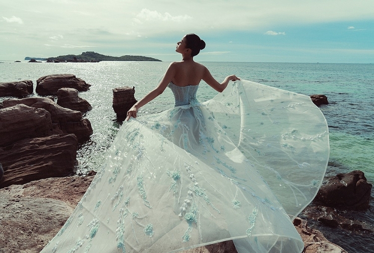 Diệp Bảo Ngọc, Đào Thị Hà đẹp mê mẩn với váy cưới của NTK Hoàng Hải giữa biển trời Phú Quốc