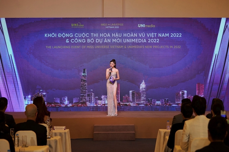 Thanh Thanh Huyền khoe chân dài 'cực phẩm' thử trang phục làm MC đêm chung kết 'Hoa hậu hoàn vũ Việt Nam'