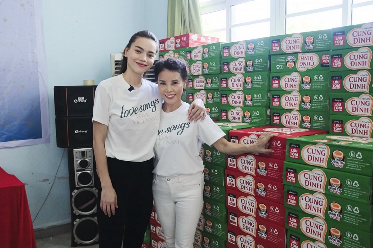 Hồ Ngọc Hà cùng ekip trao quỹ thiện nguyện 500 triệu đồng trước thềm 'Love Songs Đà Nẵng'