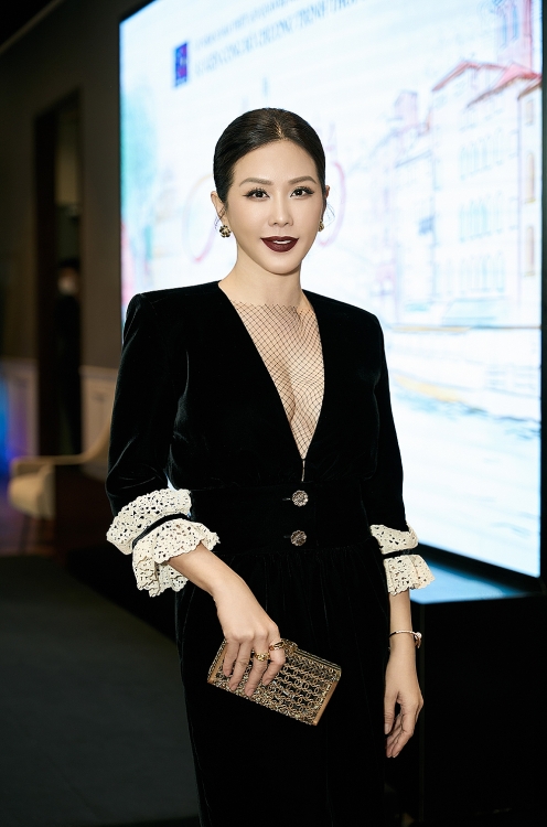 Hoa hậu Thu Hoài nóng bỏng trở lại sàn diễn thời trang