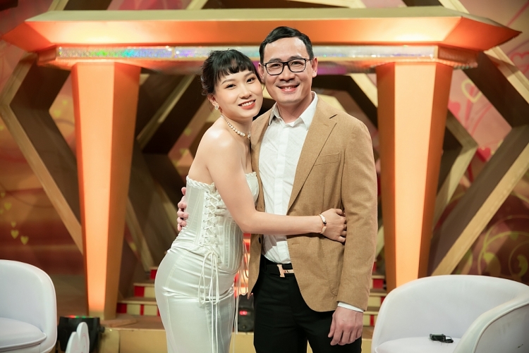 'Vợ chồng son': Vợ chồng giám đốc - bác sĩ thẩm mỹ khiến NSND Hồng Vân trầm trồ về chuyện tình 14 năm