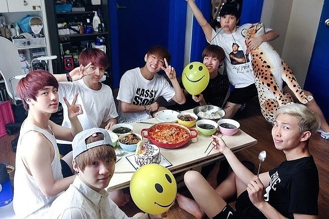 BTS - 10 năm thăng trầm đến đỉnh cao danh vọng