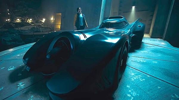 Những bí mật thú vị xoay quanh bom tấn 'Flash': Batman lái siêu xe lộng lẫy, 50 bối cảnh được sử dụng