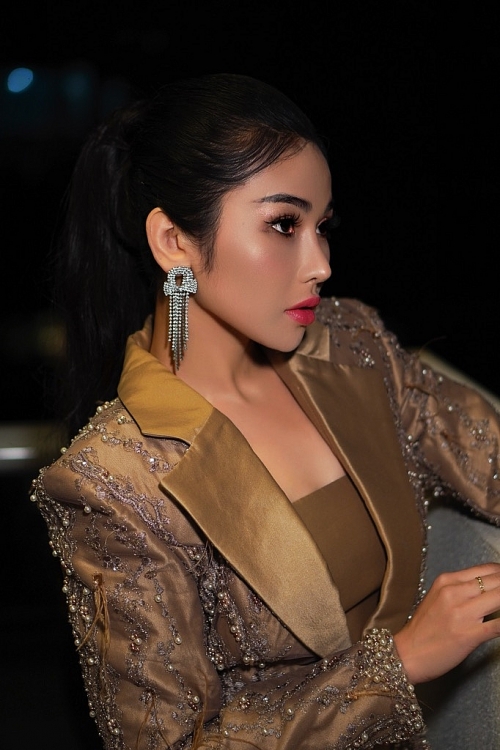 Trương Thảo Nhi liên tục gặp sự cố, mất tiếng, khóc nấc trong chuyến lưu diễn ở Úc