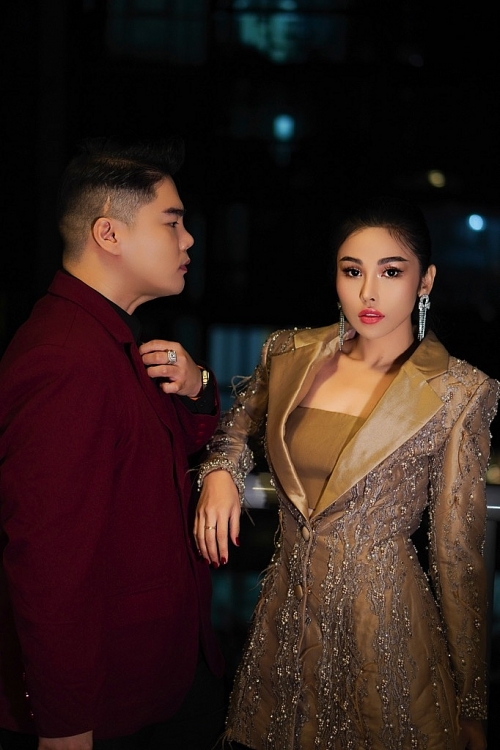 Trương Thảo Nhi liên tục gặp sự cố, mất tiếng, khóc nấc trong chuyến lưu diễn ở Úc