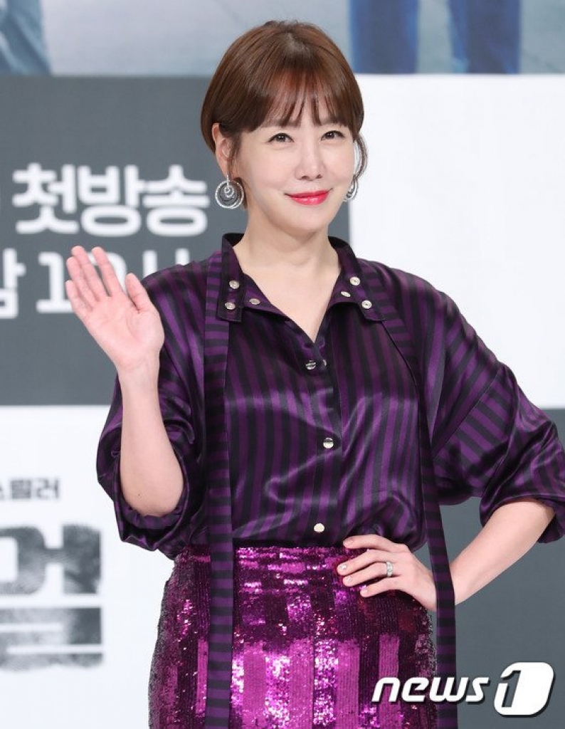 nu dien vien kim jung eun ghi diem voi vai dien moi trong duel sat nhan kep