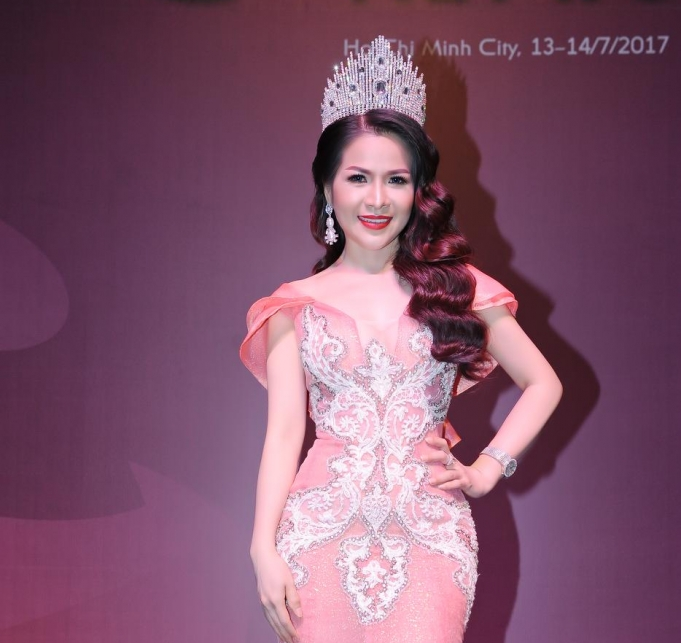 Hoa hậu Lê Thanh Thúy trở thành 'Mỹ nhân quảng cáo' mới của showbiz Việt