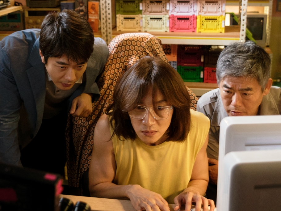 Cán mốc 3 triệu khán giả, 'Thám tử gà mơ: Bộ ba khó đỡ' trở thành phim có lượt xem cao thứ 2 cho một nữ đạo điễn tại Hàn Quốc