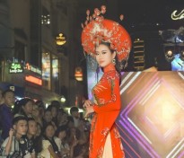 Á hậu Thạch Thảo làm vedette cho BST áo dài của Tommy Nguyễn