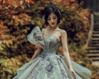 Khánh Linh khoe 3 vòng hút mắt khi diện váy cưới