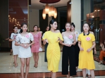 Hoa hậu Dy Khả Hân chỉ đạo catwalk vòng chung kết 'Người đẹp núi Ấn sông Trà'