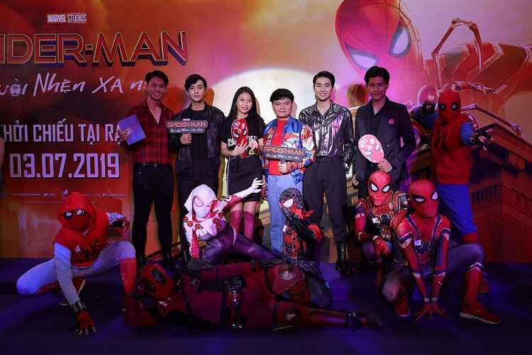 spider man far from home mot kich ban khong qua du doi nhung tuoi moi