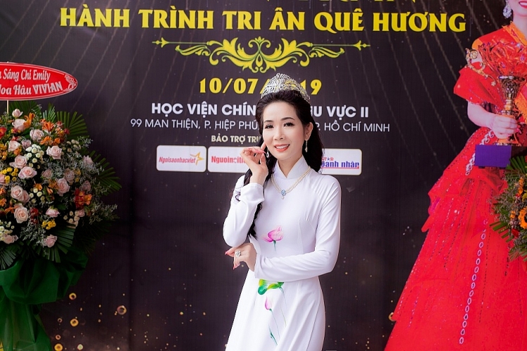 hoa hau vivian tran trao qua tu thien cho 500 ba con ngheo tren dia ban quan 9