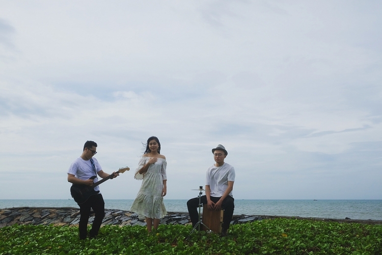 tu tin hat lai hit cua diva thanh lam nha thy lam moi ca khuc ben em la bien rong