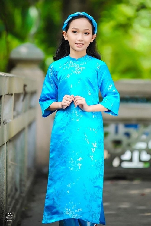 cac thien than nhi dai su ao dai bang thieu nhi dep rang ro trong trang phuc ao dai tu chon