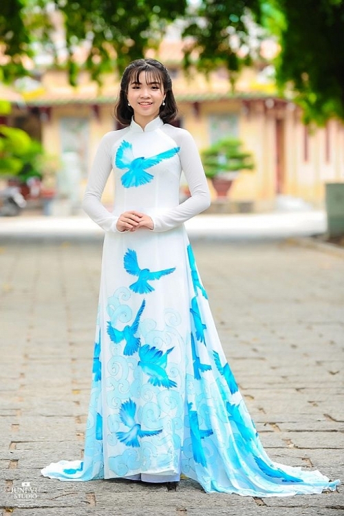 cac thien than nhi dai su ao dai bang thieu nhi dep rang ro trong trang phuc ao dai tu chon