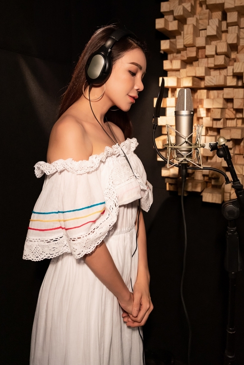 tra ngoc hang chinh thuc tung ban mv phong thu ha thuong