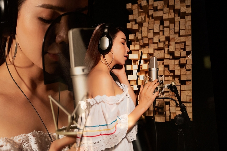 tra ngoc hang chinh thuc tung ban mv phong thu ha thuong