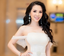 Hoa hậu Châu Ngọc Bích hóa 'mỹ nhân ngư' với chiếc váy đuôi cá tông trắng