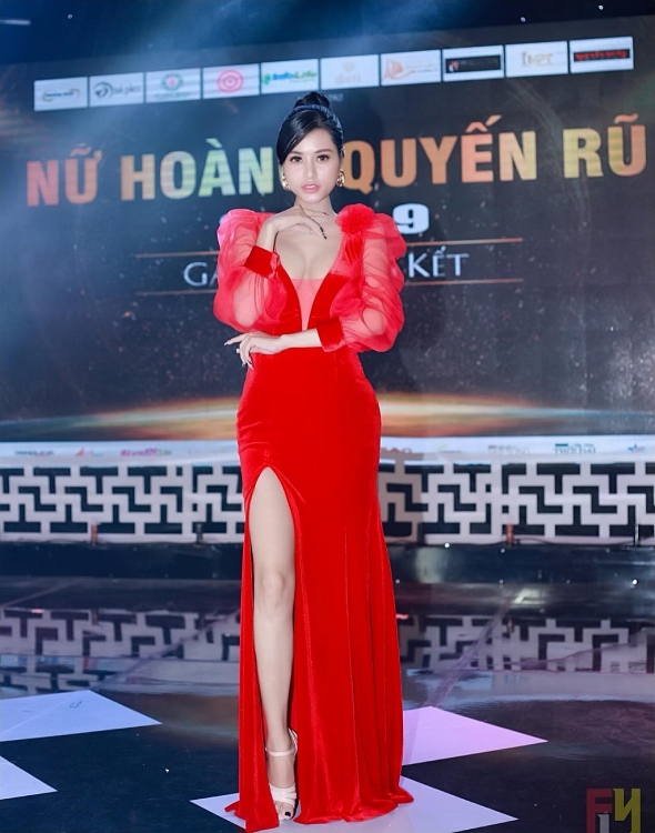 dy kha han ngoi ghe nong cuoc thi nu hoang quyen ru