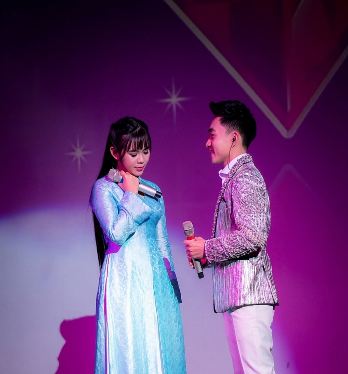 ly giai ve minishow dau tien thanh cong cua trung quang tai tphcm