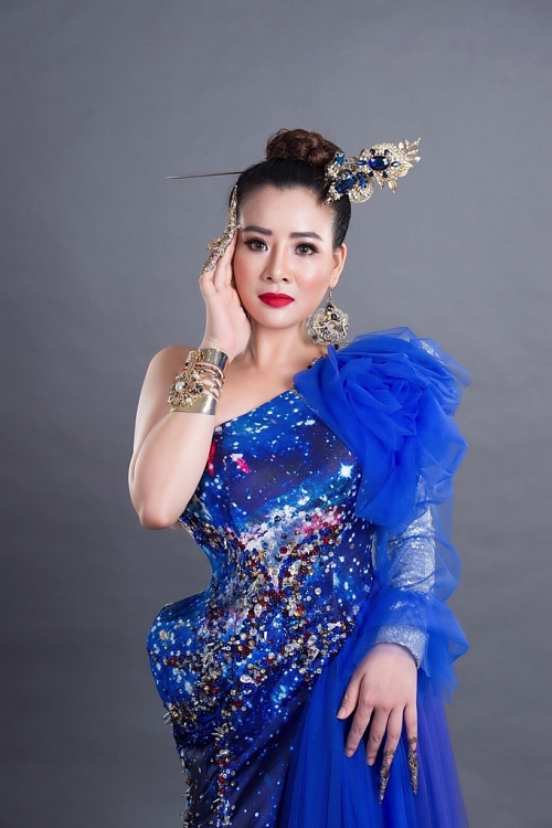 a hau thuy nhan lan xa dong phim hai cung binh trong chien thang duoi cai nang 45 do