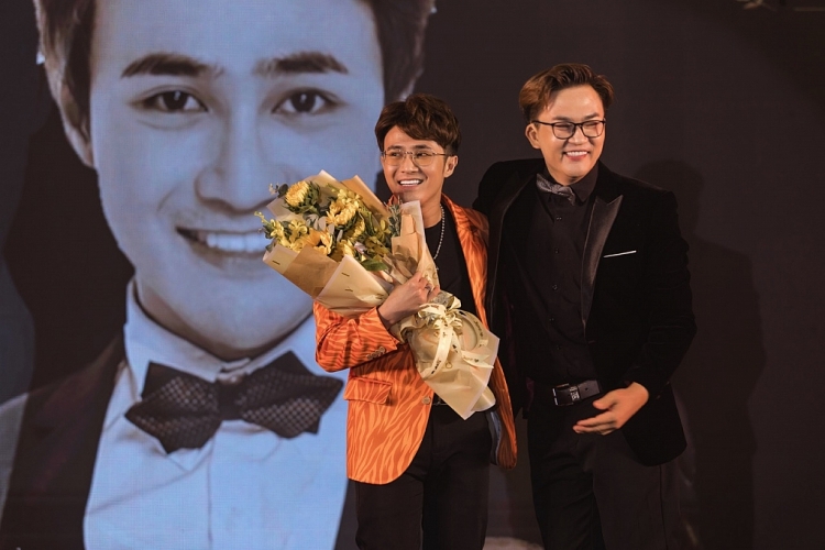 huynh lap duoc vinh danh comedian of the year tai le trao giai menlife awards 2019