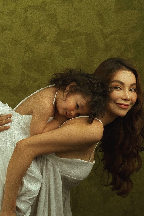 sophia gan 2 tuoi tra ngoc hang chup bo anh me con theo phong cach co dien