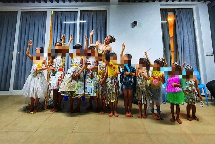 hoa hau khanh van tang vuong mien cho cac be trong ngoi nha obv