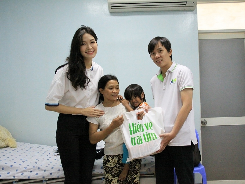 Sao Việt đồng hành cùng 'Quỹ Hiểu về trái tim' mang lại 2.500 trái tim khỏe mạnh cho các bệnh nhi tim