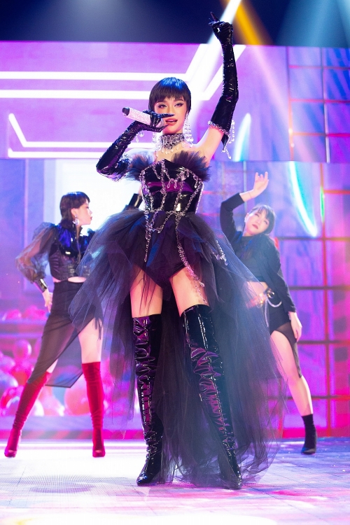 Bài hát 'OK' của Lona Kiều Loan 'làm mưa làm gió' sang tận Tiktok nước Nga