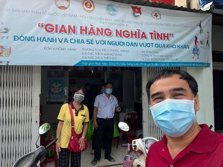 'MC quốc dân' Quyền Linh tiếp tục hành trình thiện nguyện