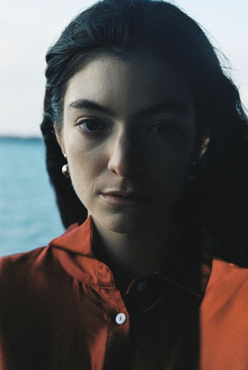Lorde tung thêm single thứ hai 'Stoned at the Nail Salon', hâm nóng ngày trở lại cùng album 'Solar Power' sau 4 năm
