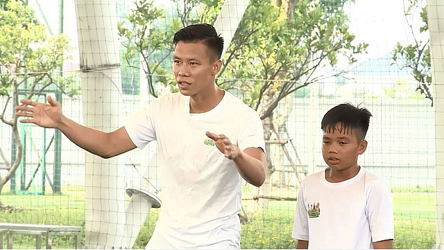 Điểm danh loạt 'soái ca' đội tuyển bóng đá Việt Nam tham gia 'Cầu thủ nhí'
