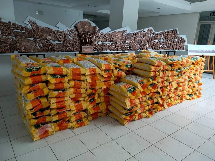 Hội Điện ảnh TP.HCM tiếp tế lương thực cho các hội viên trong cuộc chiến chống đại dịch Covid-19