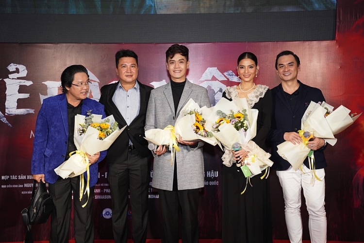 Tái xuất thảm đỏ, Trương Thị May xuất hiện xinh đẹp tại buổi ra mắt phim 'Kẻ đào mồ'