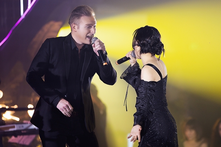 Ju Uyên Nhi trổ tài đánh guitar điện, hòa giọng cùng loạt khách mời trong 'Mellow-DI'