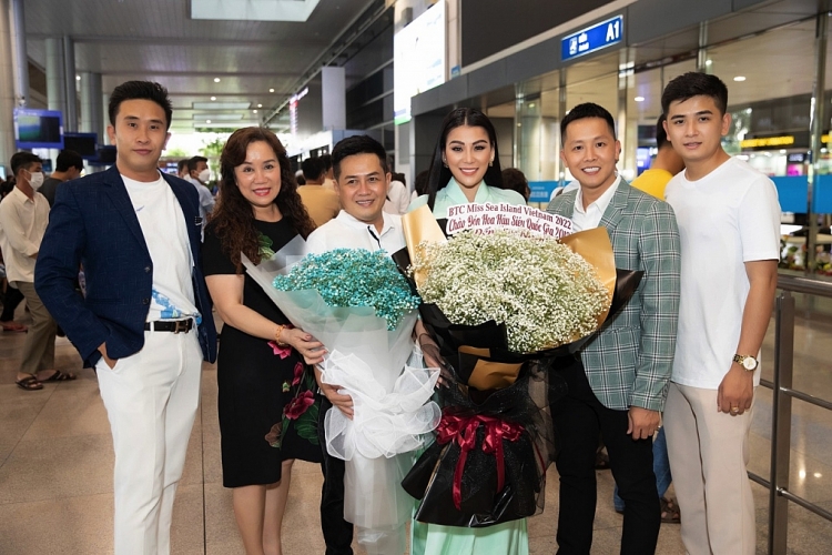 'Hoa hậu siêu quốc gia 2013' Mutya Johanna Datul đẹp rạng rỡ trong vòng vây người hâm mộ Việt