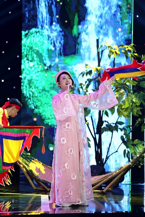 Khiến danh ca Thái Châu nghẹn ngào, Lê Thu Uyên giành giải Quán quân 'Hãy nghe tôi hát - Nhạc sĩ chủ đề 2022'