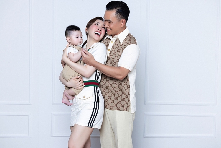 Vợ Chi Bảo giảm 15kg sau sinh: Body nức nở, làn da và gương mặt xứng tầm 'gái một con'