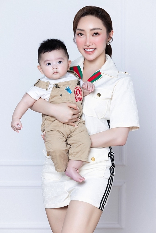 Vợ Chi Bảo giảm 15kg sau sinh: Body nức nở, làn da và gương mặt xứng tầm 'gái một con'